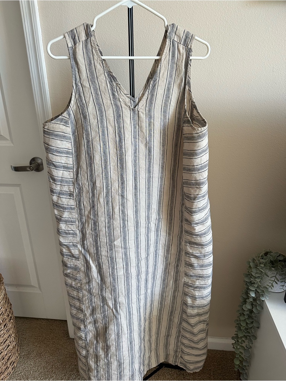 J. Jill Sleeveless Striped 100% Linen-Dress in Cream and Blue